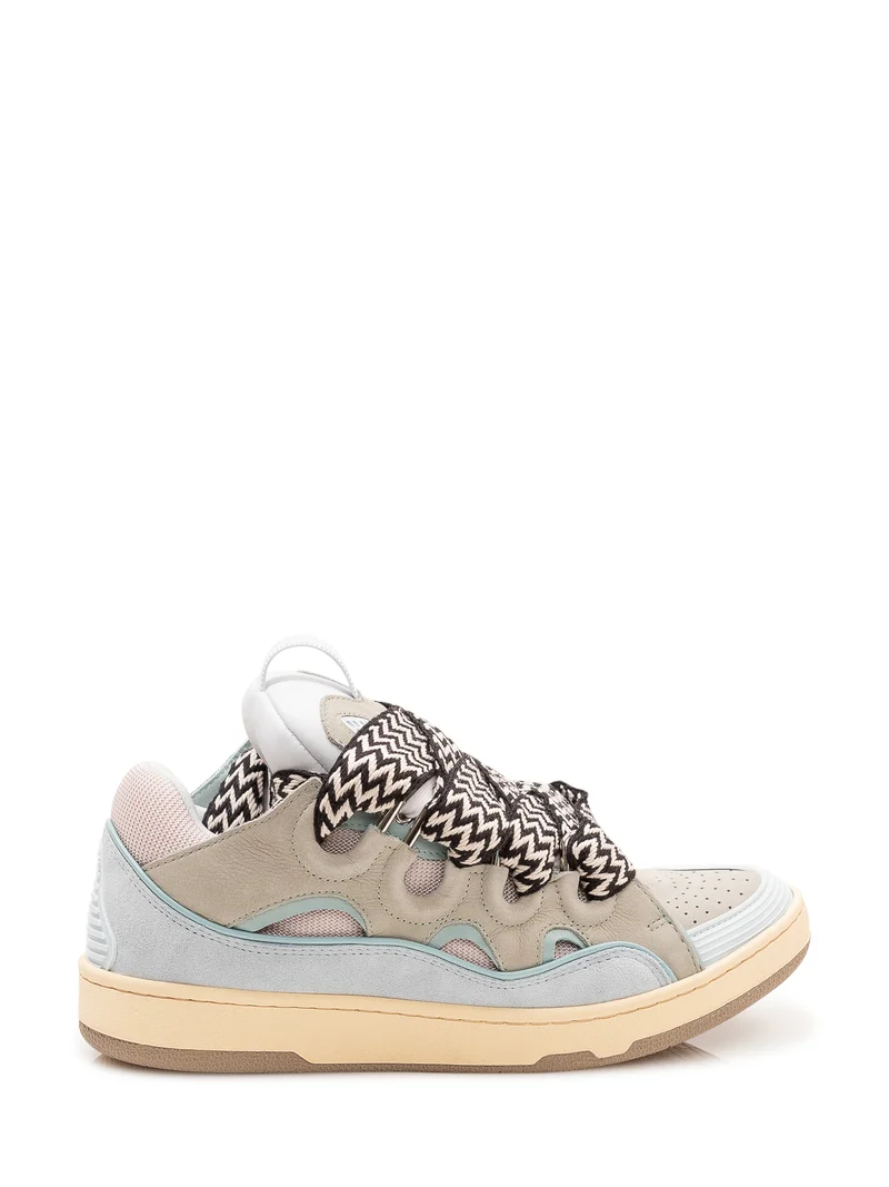 Sneakers Curb