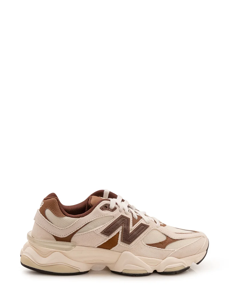 Sneakers con Suola Sagomata