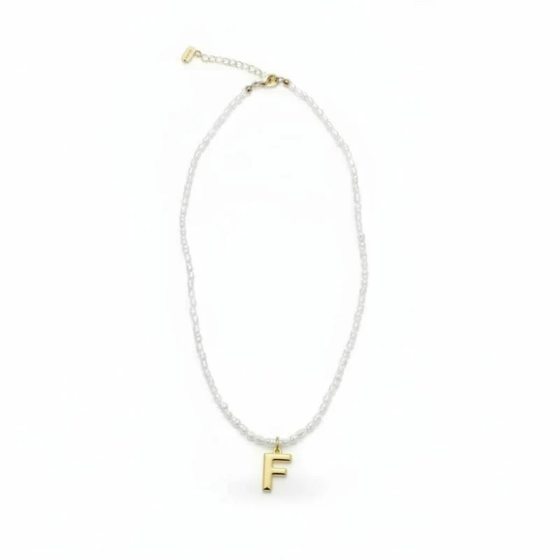 Collana perline con lettera in metallo - var 3
