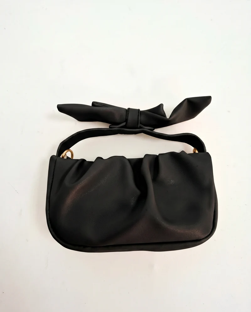 Borsetta arricciata con fiocco grande - Nero