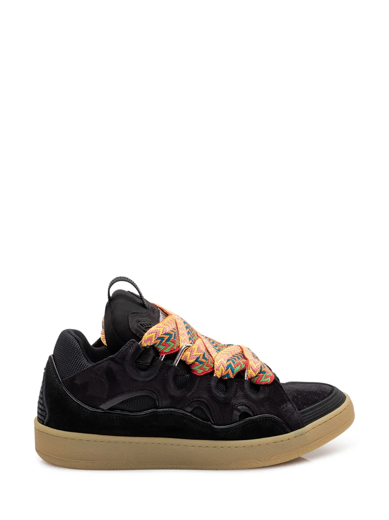 Sneakers Curb