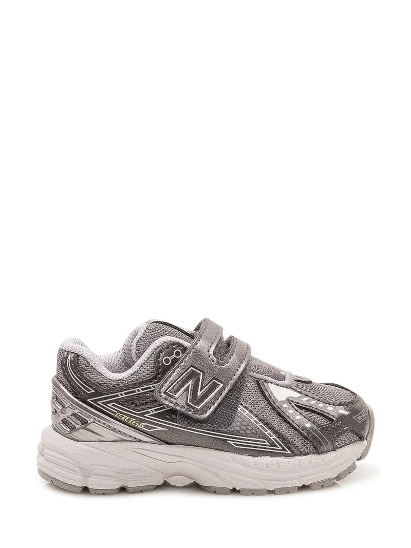 Sneakers 1906R con Chiusura a Strappo e Inserti