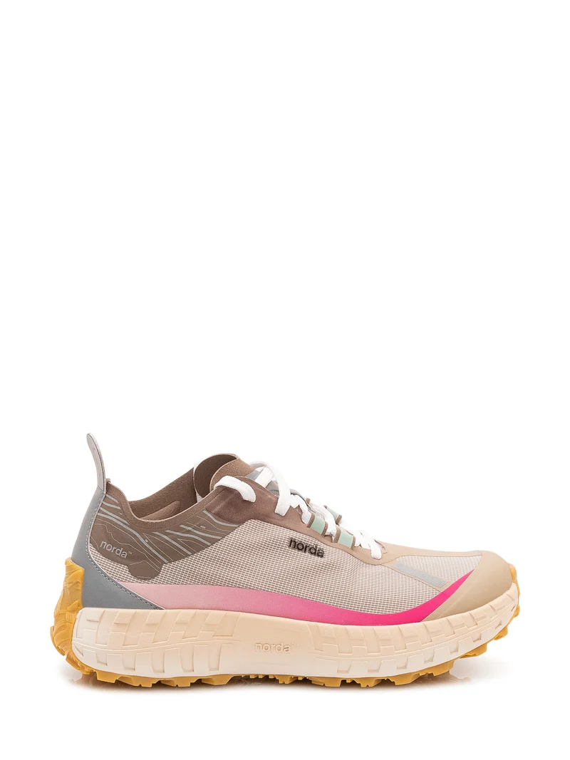 Scarpa Sportiva con Lacci e Suola Dentellata