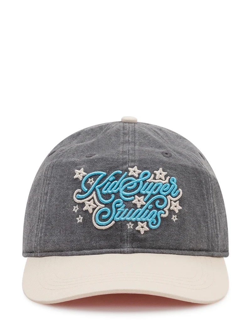 Cappello con Visiera e Ricamo Frontale con Stelle