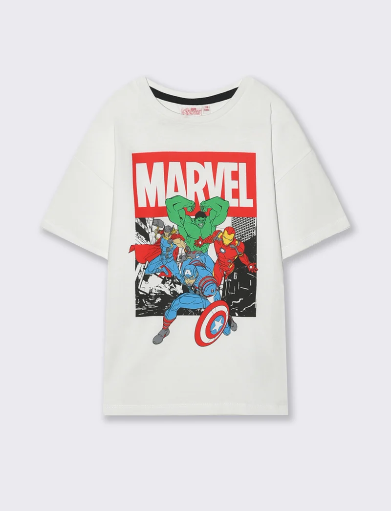 T-shirt Marvel: must-have per giovani fan - var 1
