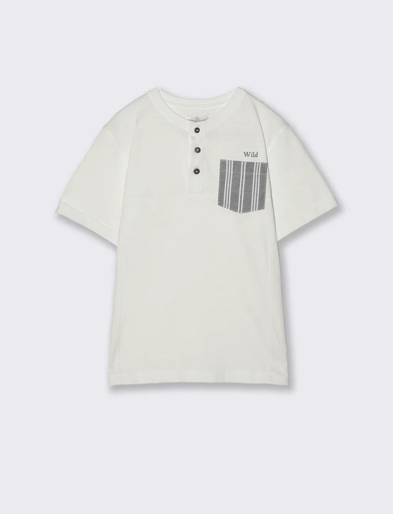 T-shirt con taschino e risvolti chic - Bianco