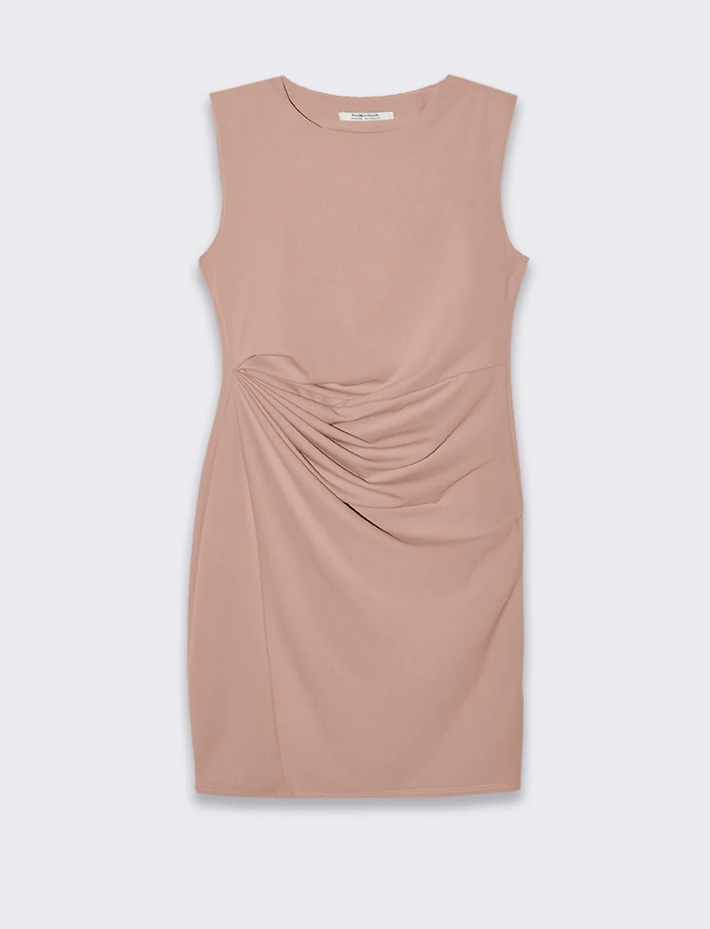 Vestito in tessuto elastico, arriccio sul fianco. - Rosa