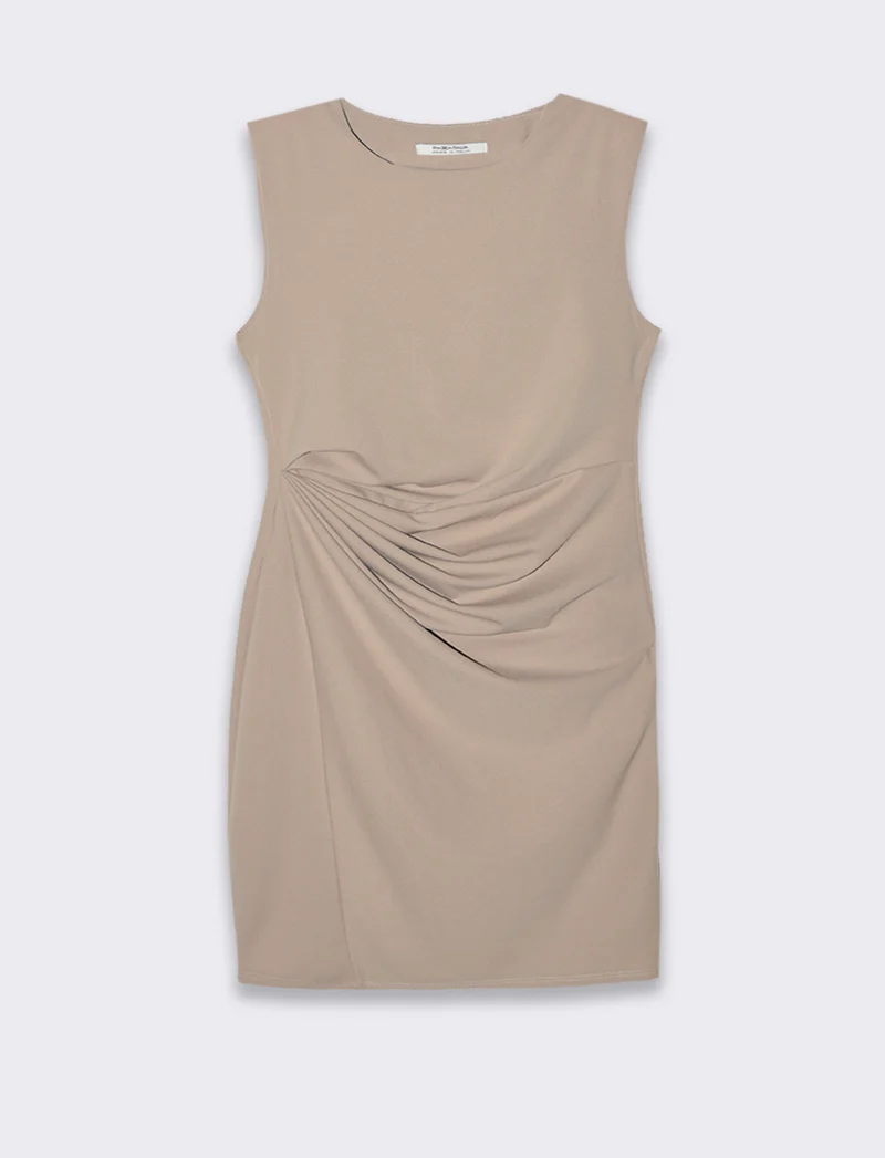 Vestito in tessuto elastico, arriccio sul fianco. - Beige