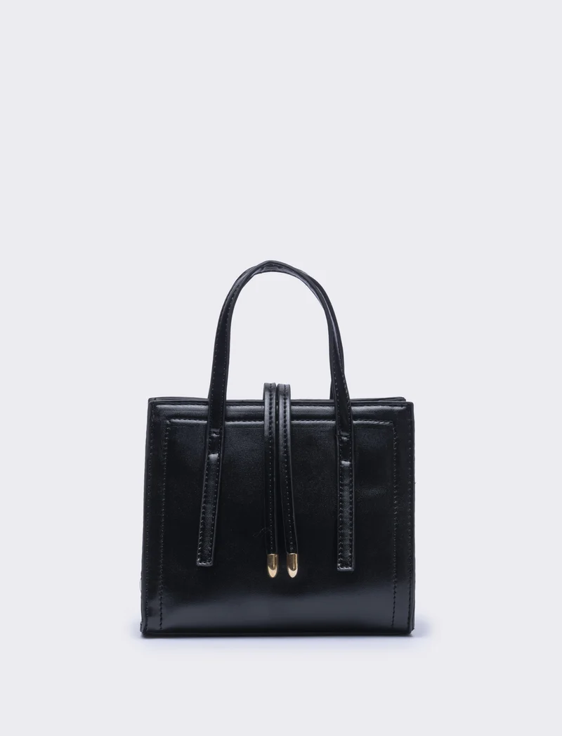 Borsa semirigida a mano con laccetti - Nero