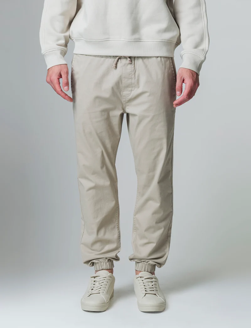 Pantaloni jogger in twill elasticizzato da uomo - Beige