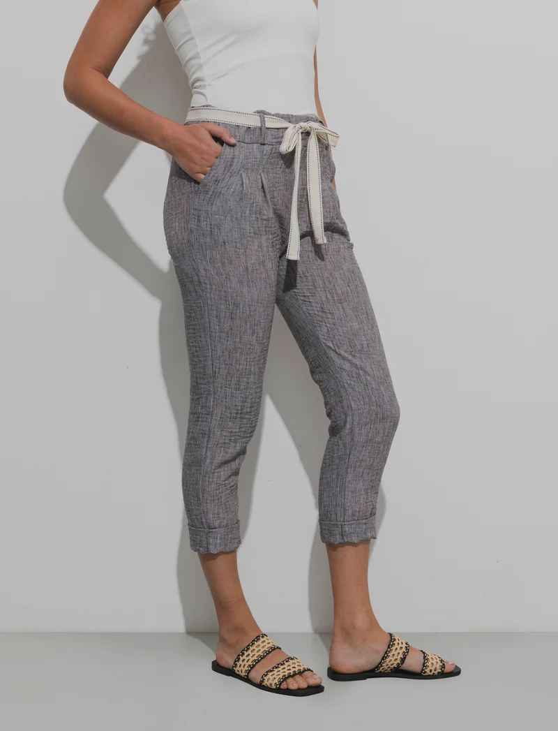 Pantalone con elastico in vita e cintura - Nero